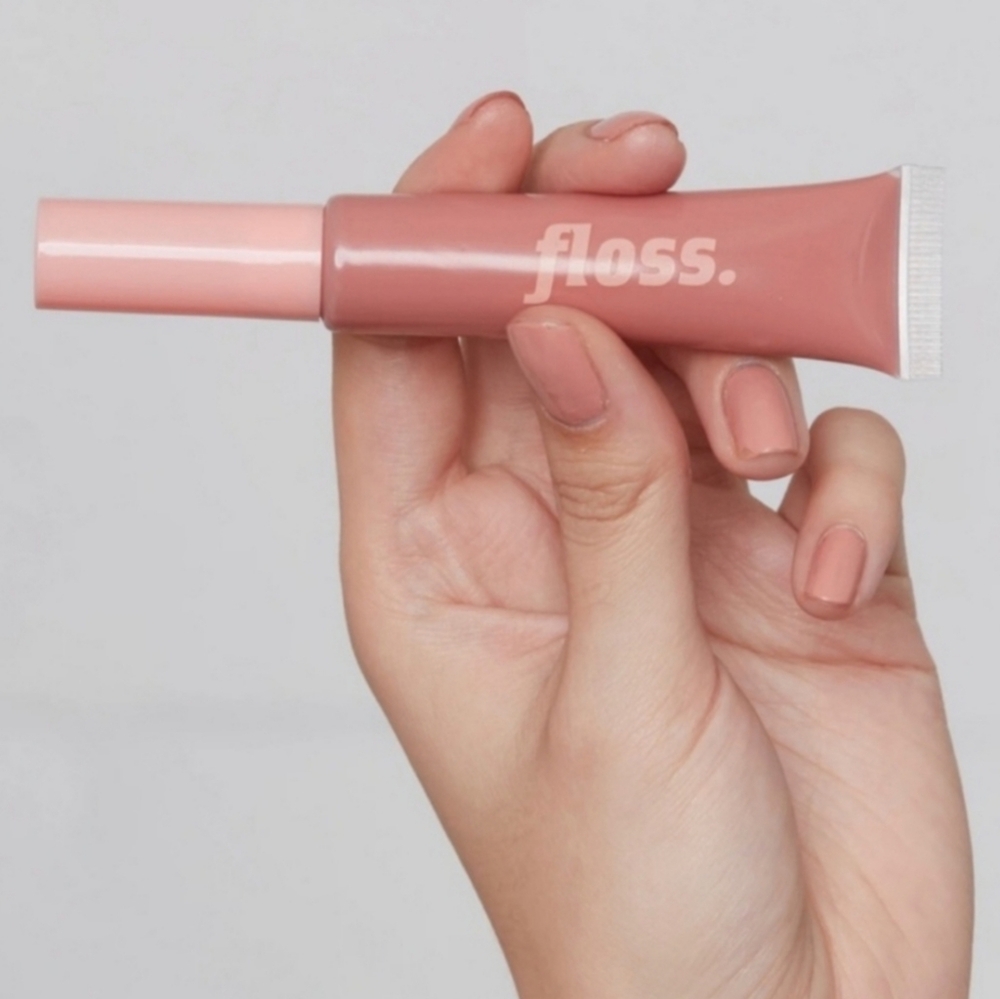 Floss 💋 My New Favorite Lip Gloss💄 in shade LHR.    *NIB!